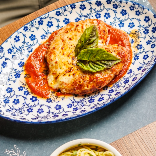 Suprema de Pollo a la Parmigiana