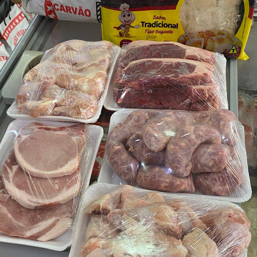 1.5 kg contra filé - 2 kg drumet - 1.2 kg linguiça - 500g carré - 1 pão de alho - 1 carvão 3 kg
Obs. : Comunicaremos ao cliente sobre a ausência do item. Caso não tenhamos retorno, seguiremos com a substituição por outro do mesmo valor.