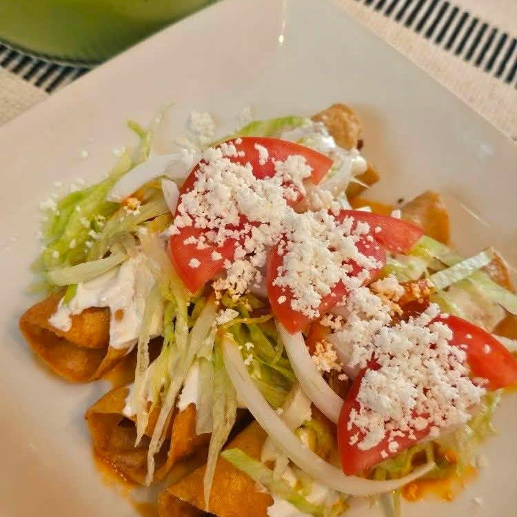 Flautas de Pollo con Refresco de 400 Ml