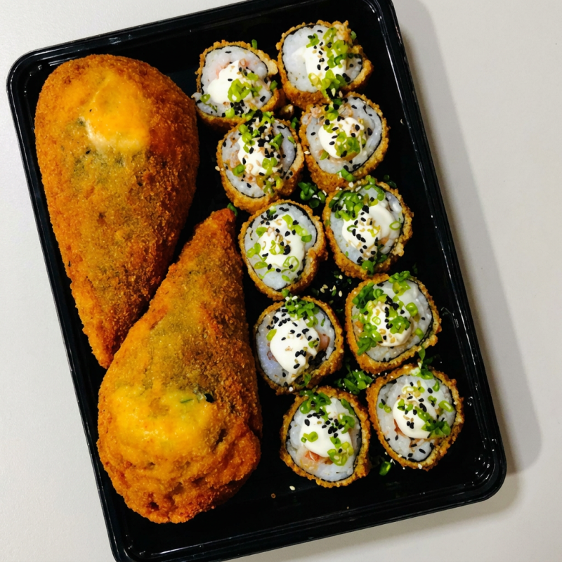 2 Temaki salmão grelhado 10 unidade de hot filadelfia
