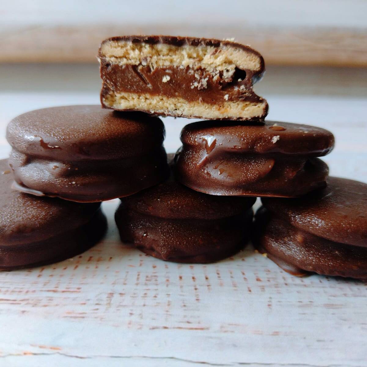Alfajores Fudge Bañados en Chocolate X18