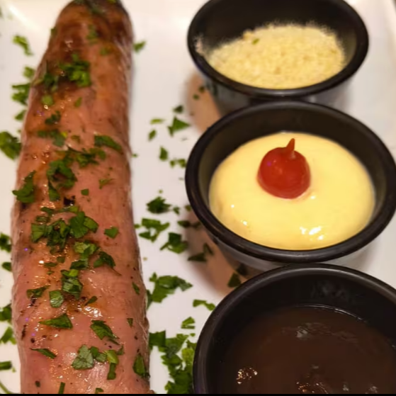 Produzida com pernil suíno selecionado para garantir o melhor equilíbrio entre carne e gordura.