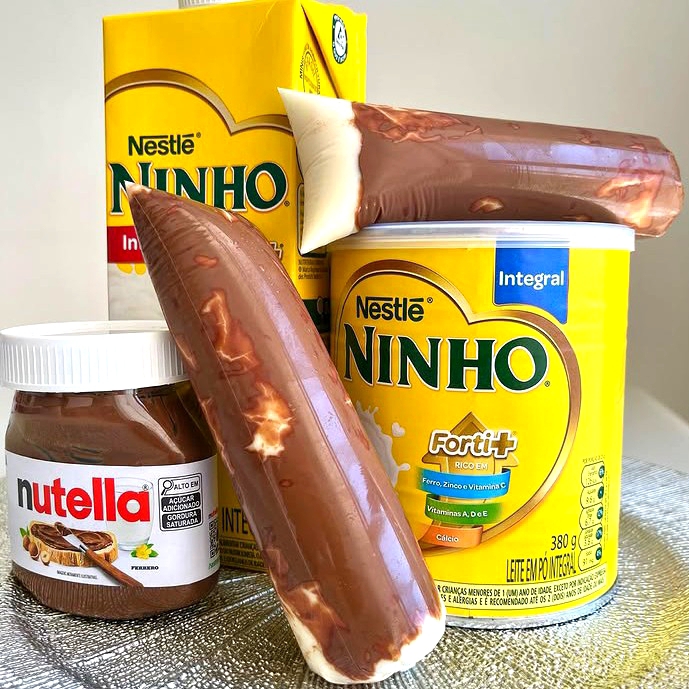 Base cremosa feita com 4 leites, incluindo leite ninho e Nutella.