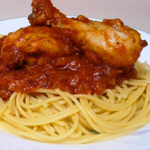 Tallarines Rojos Criollos con Pollo