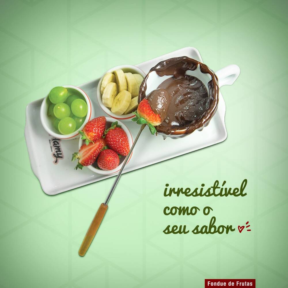 ❤️🍓 Especial Dia dos Namorados Flamy 🍫❤️
Transforme um momento ainda mais doce com o nosso Fondue de Chocolate com Brownie e Morangos.
Uma combinação irresistível de chocolate cremoso, pedaços de brownie e morangos fresquinhos, acompanhada de uma caneca exclusiva Flamy personalizada, ideal para aquecer o fondue e tornar a experiência ainda mais especial.
✨ Perfeito para compartilhar a dois.
✨ Um presente delicioso e cheio de carinho.
✨ Porque os melhores momentos merecem ser celebrados com muito chocolate.
