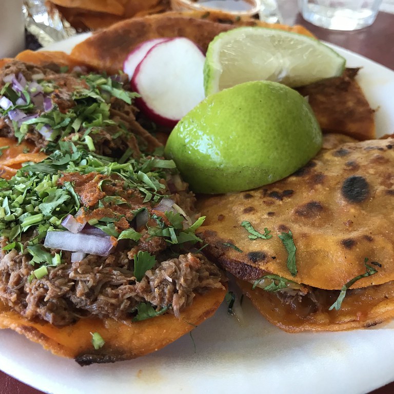 Tostada de Birria