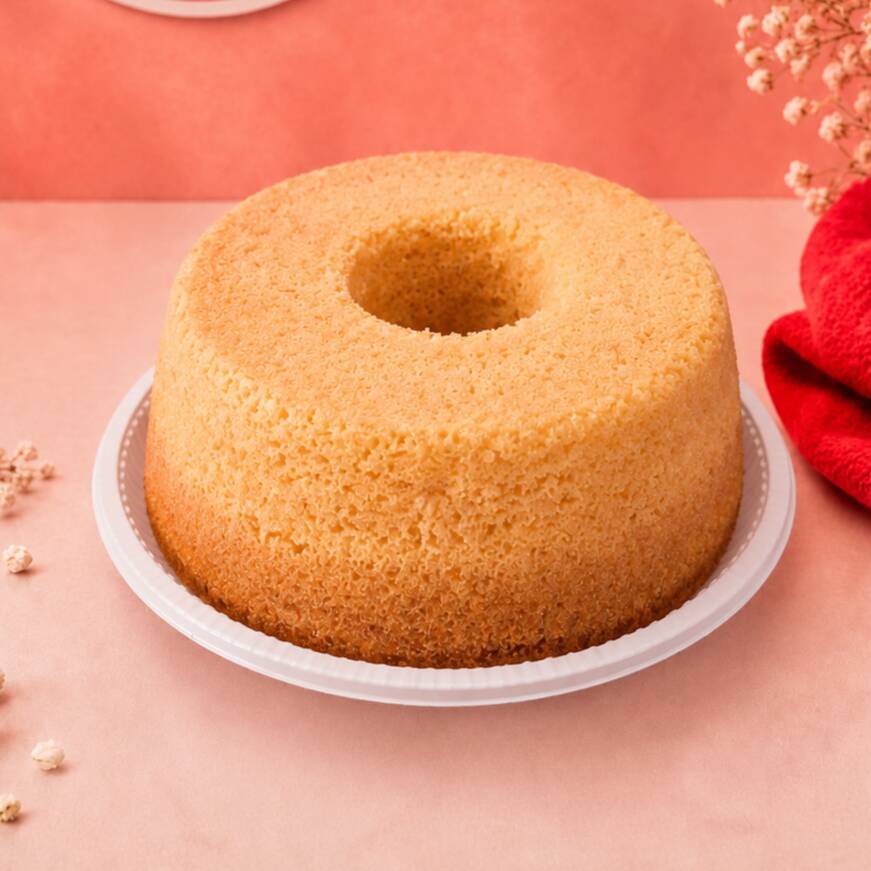 Apresentamos o 'Bolo Caseiro de Ninho', pertencente à nossa seleção de 'Bolos Caseiros'. Esta delícia é composta por uma massa suave e rica em sabor, meticulosamente preparada com o autêntico Leite Ninho que todos amamos. Cada mordida irá transportá-lo para uma sensação de conforto e nostalgia da cozinha caseira, onde o sabor e a qualidade se encontram em perfeita harmonia. Uma verdadeira obra-prima da confeitaria que promete agradar ao paladar mais exigente. Experimente e encante-se!