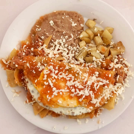 Chilaquiles con Huevos