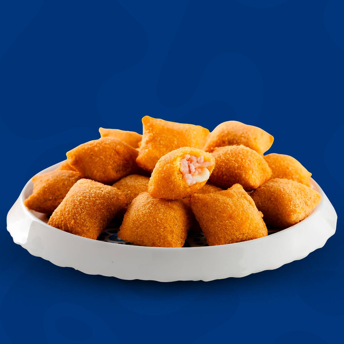 A combinação clássica que todo mundo ama: presunto e queijo derretido dentro de uma massa crocante e macia. Nosso Risole é perfeito para qualquer hora do dia.