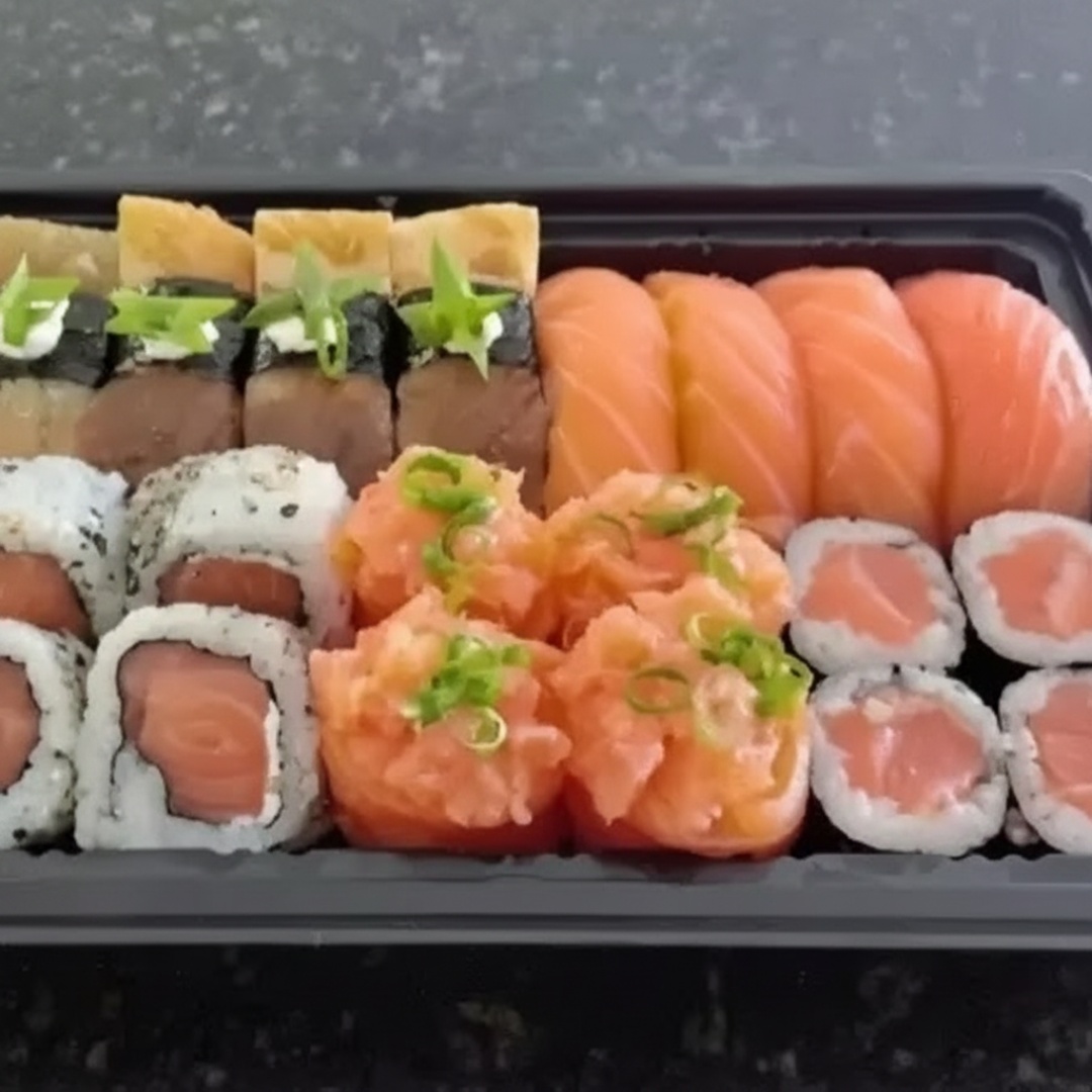 24 pecas / 4sushi skim , 4 sushi salmão ,6 urmaki salmão ,4 joe tarta , 6 fila salmao