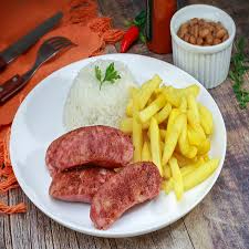 Acompanha: Arroz, Feijão, Fritas, Legumes ou Macarrão (se estiver disponível no Dia)