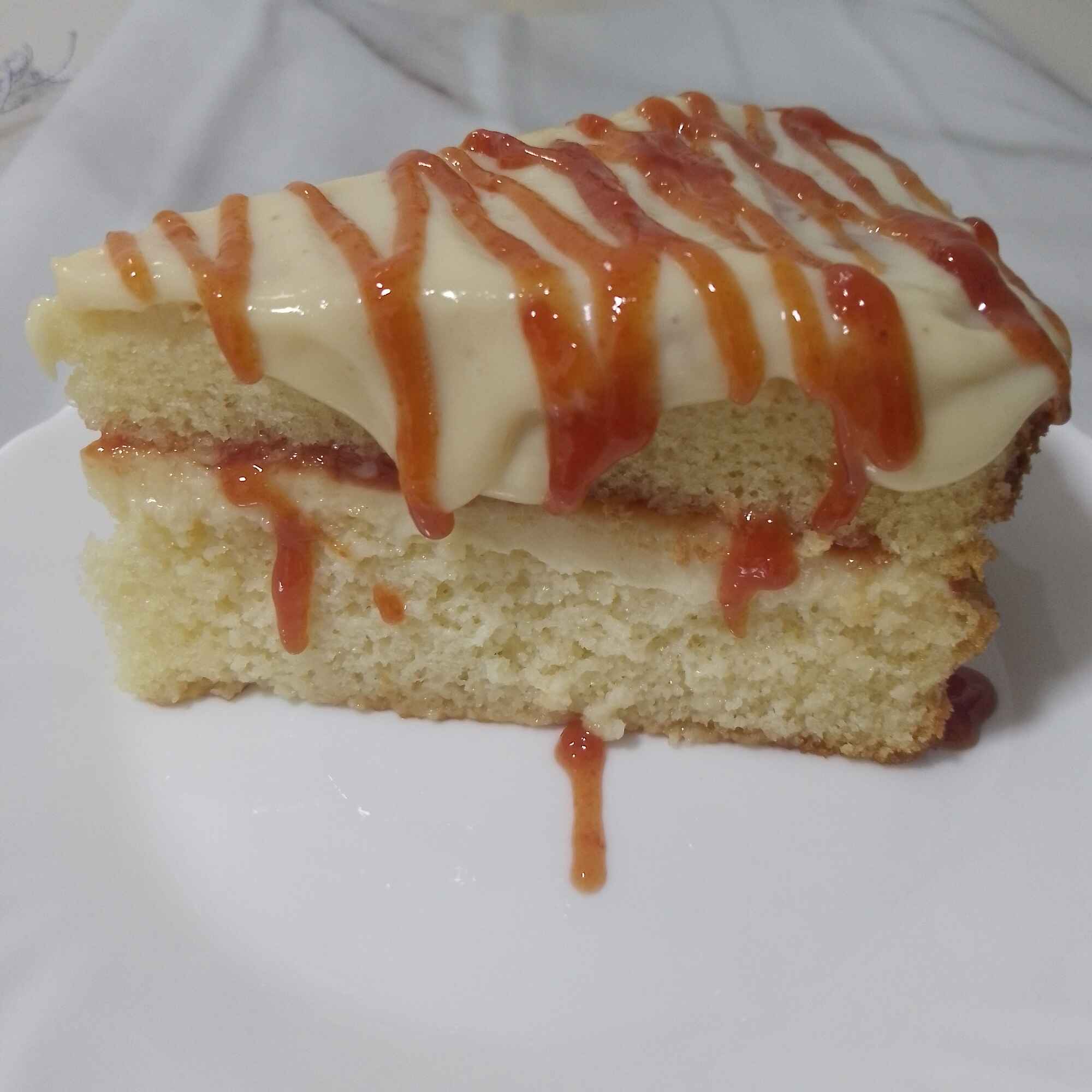 Massa branca bem molhadinha com recheio de ninho com goiabada uma combinação perfeita e muito saborosa!😋