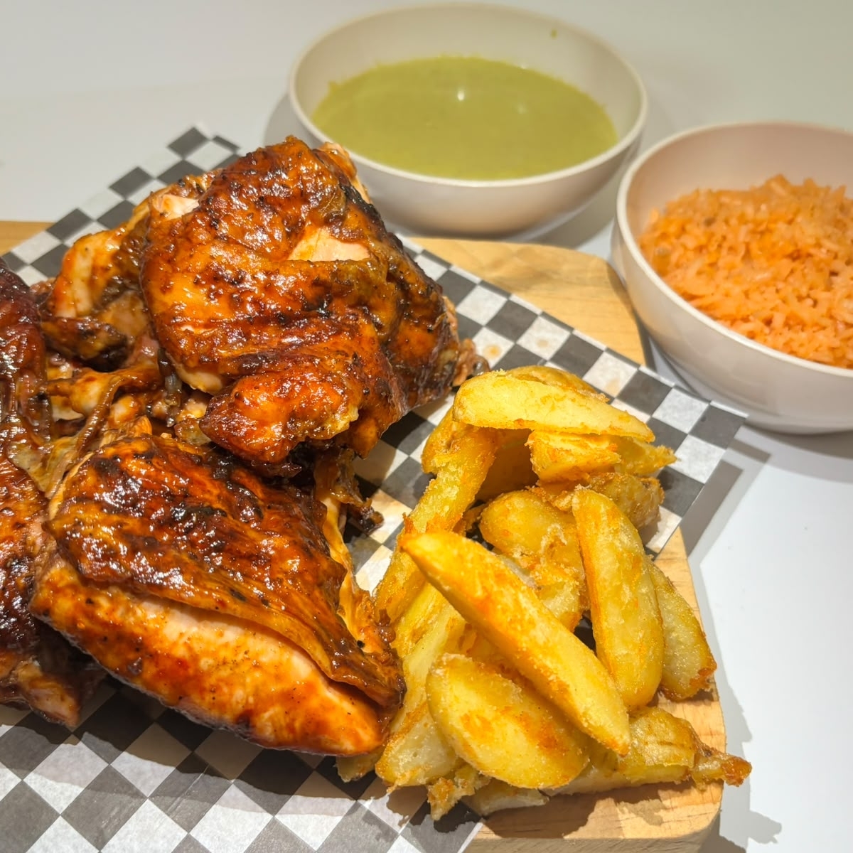 Medio Pollo Bbq (Arroz y Salsa)