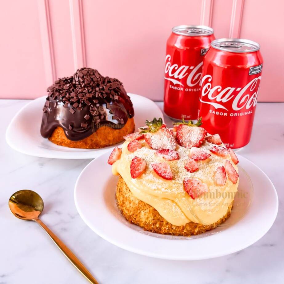 Leve 2 Caseirinhos/ Bolo Vulcão, no seu sabor preferido, com desconto. Massa fofinha e recheio no ponto, do jeito que a gente gosta. Você não vai se arrepender!!!!! Cada Mini Bolo Vulcão pesa aprox: 350g
Acompanha 2 Coca-Cola 350ml.
Serve até 2 pessoas.