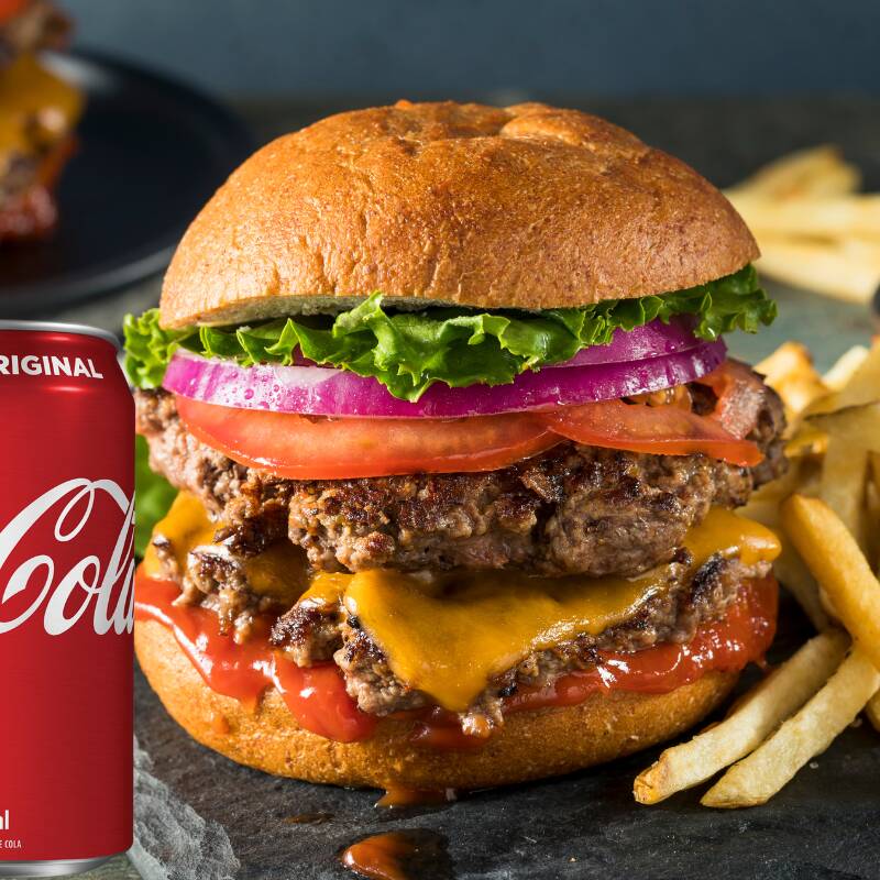 Monte seu combo gourmet favorito! Escolha seu hambúrguer, acompanhe com batata crocante e finalize com sua bebida preferida. A combinação perfeita para quem busca personalização e sabor!