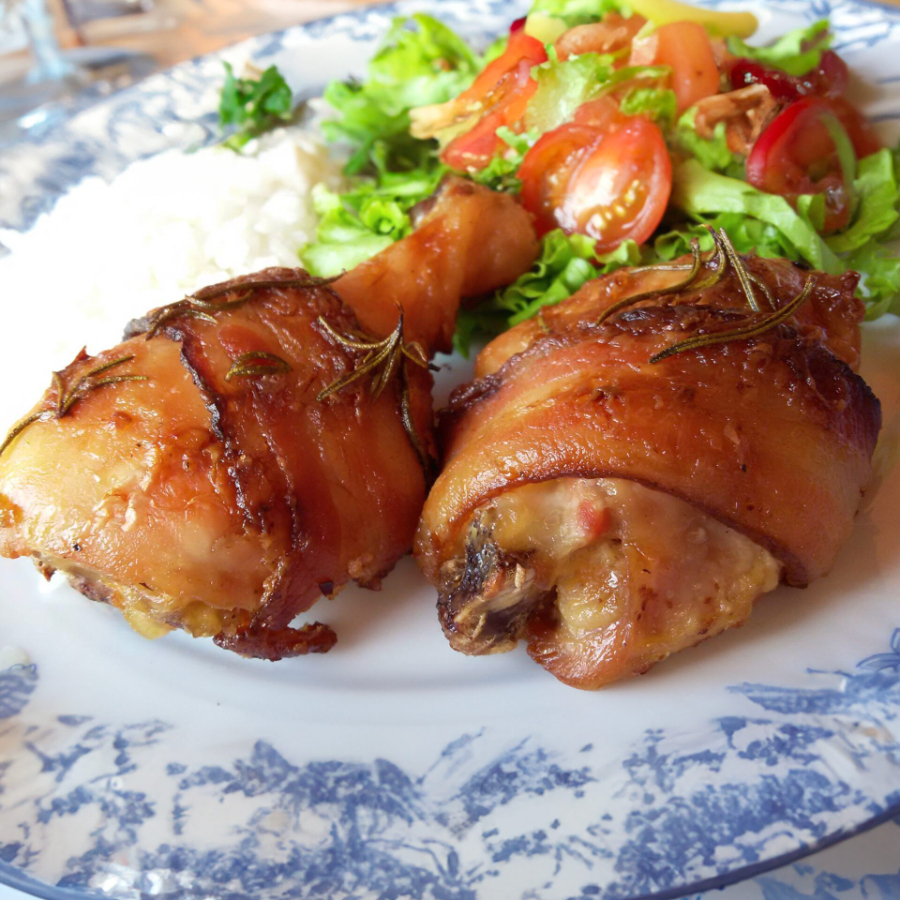 Acompanha Feijão, Arroz, Batata, Macarrão E Salada. Segunda Opção De Carne Opcional.