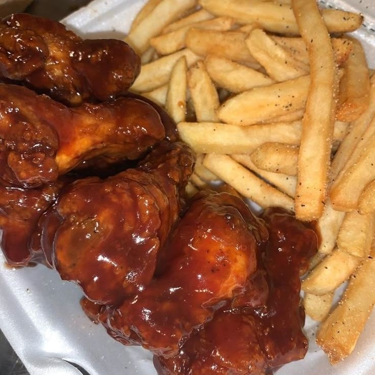 Bucket Alitas y Papas a la Francesa