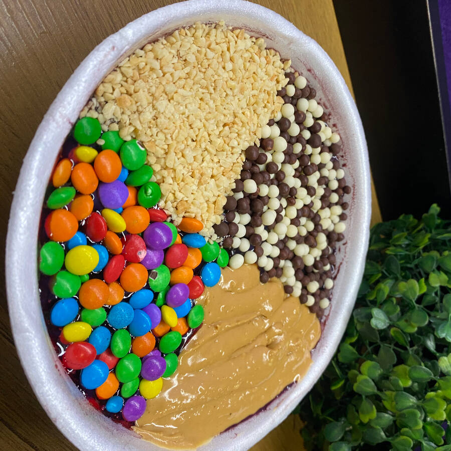 Açaí cremoso com adicionais grátis a sua escolha.