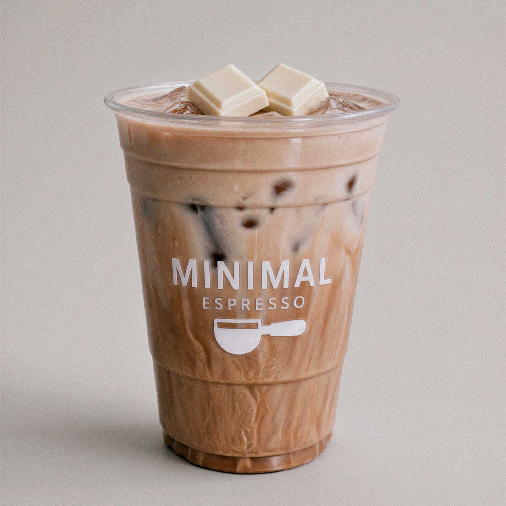 Latte Frío de Chocolate Blanco 16 Oz