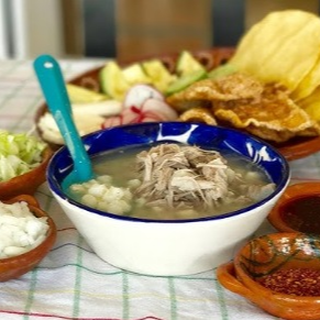 Pozole Blanco Chico de Pollo Medio Litro