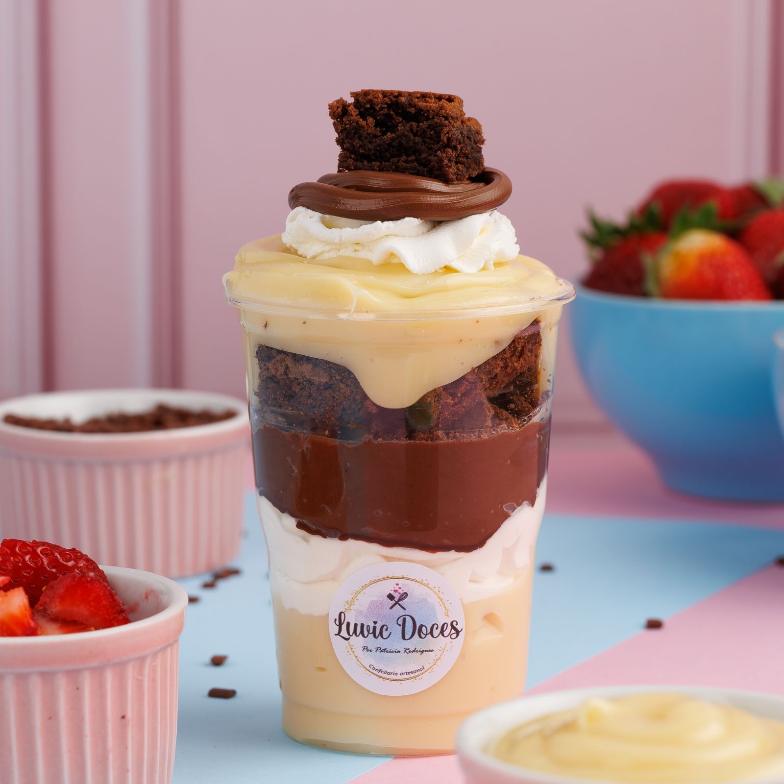 Camadas de mouse de Ninho brigadeiro de Ninho Browne e Nutella essa combinação é perfeita