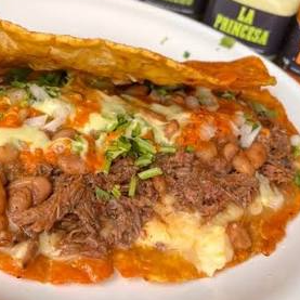 Quesabirria en Tortilla de Maíz