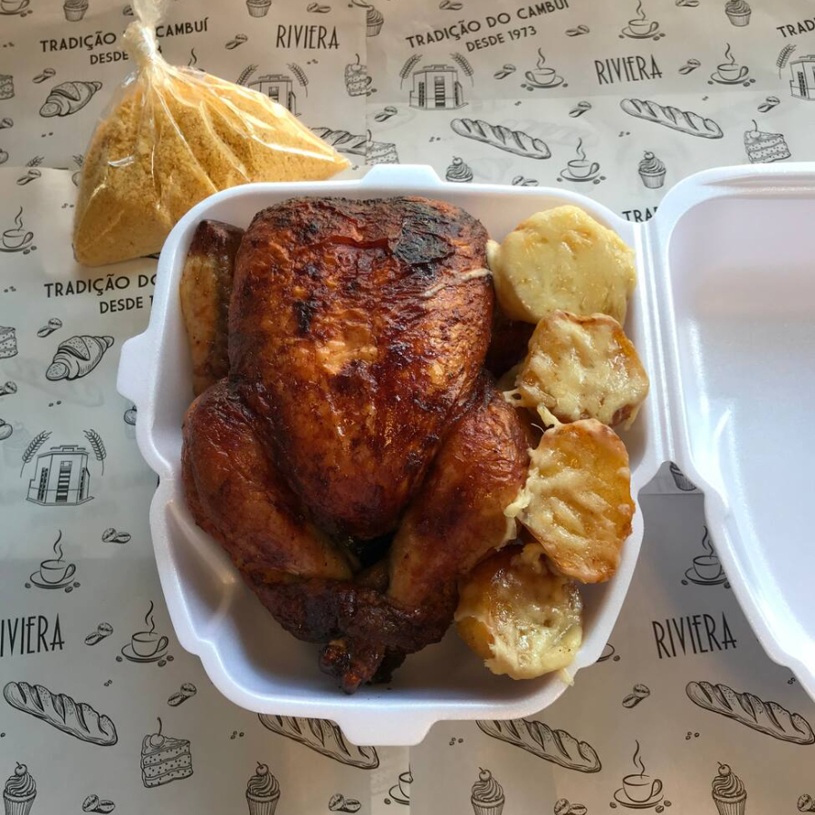 Frango assado recheado (serve três ou quatro pessoas)