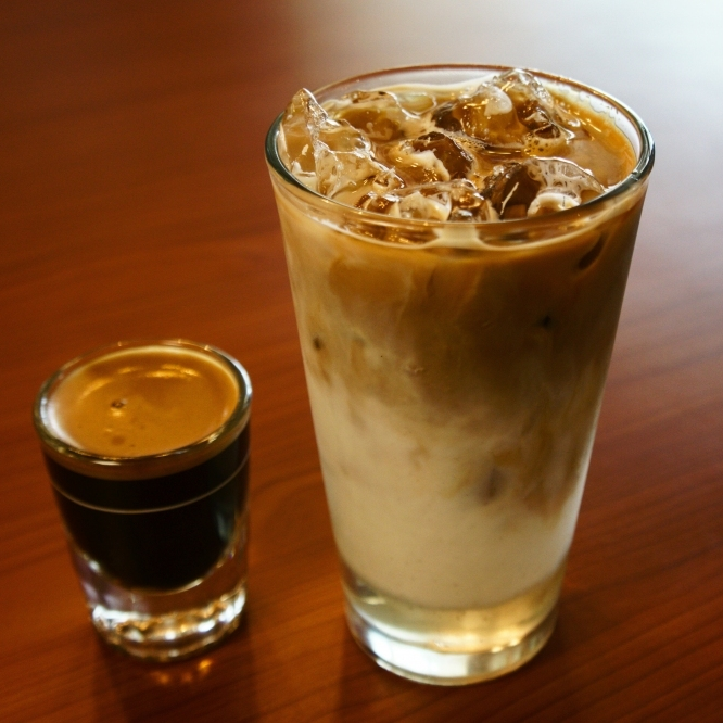 LATTE EN LAS ROCAS