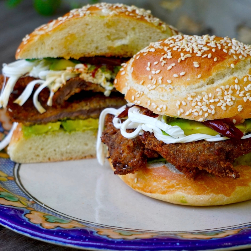 CEMITA MILANESA PUERCO CON AGUA