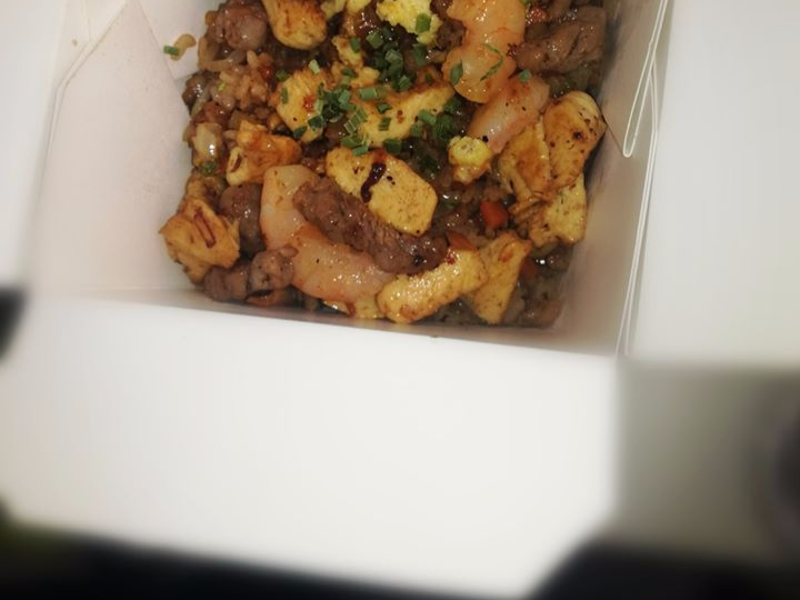 YAKIMESHI MIXTO (camarón, pollo y arrachera)