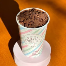 Sorvete de Ninho com brigadeiro Belga e brownie.