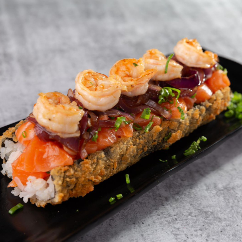 Makimono de Arroz Recheado com Camarão na Manteiga , Cebola Caramelizada e Cream Cheese. Para os amantes de camarão!! *Atenção: Não enviamos (Shoyu,Teriaki, Porta Shoyu e Hashi)* Obs: Não fazemos modificação. _ _ #japonesa #chinesa #shoyo #salmão #camarão #suhi #yakisoba #temaki