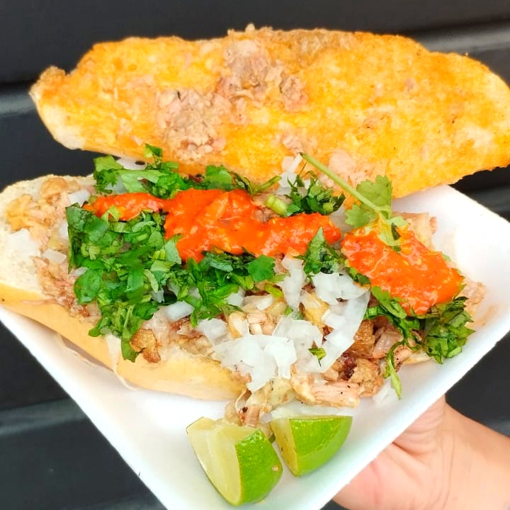 Una torta y un refresco
