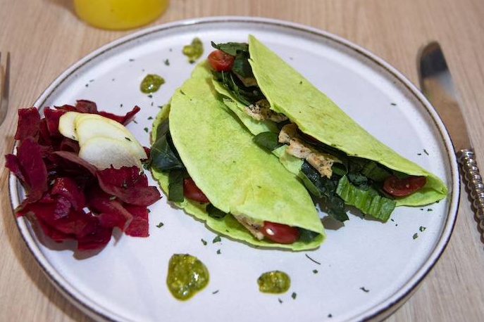 SINCRONIZADA DE POLLO CON PESTO