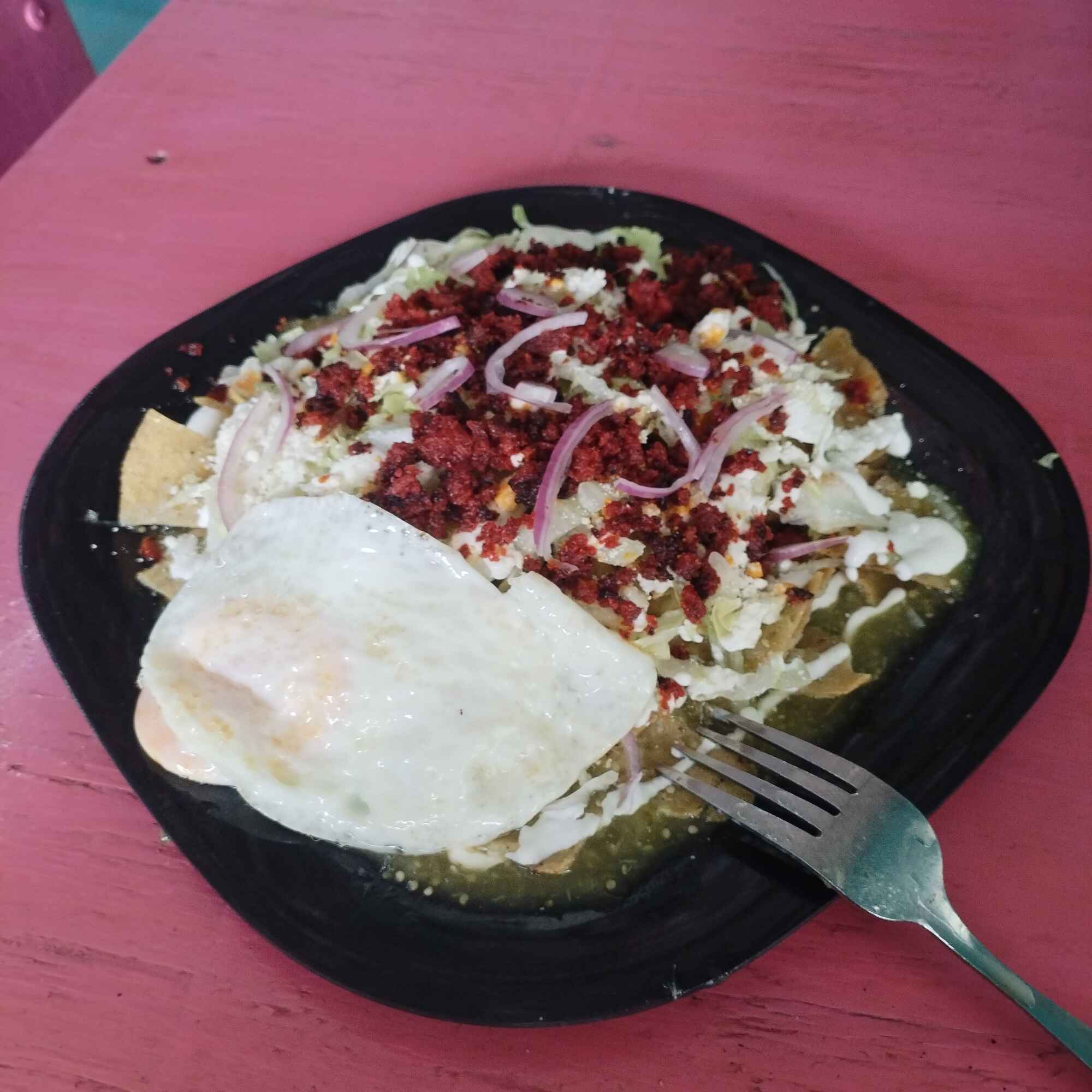 Chilaquiles con longaniza