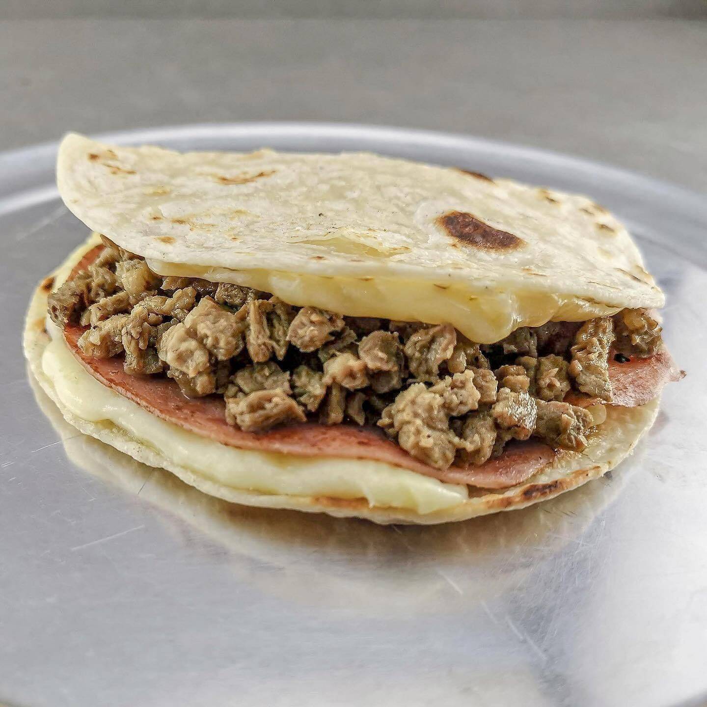 Sincronizada con Carne Asada