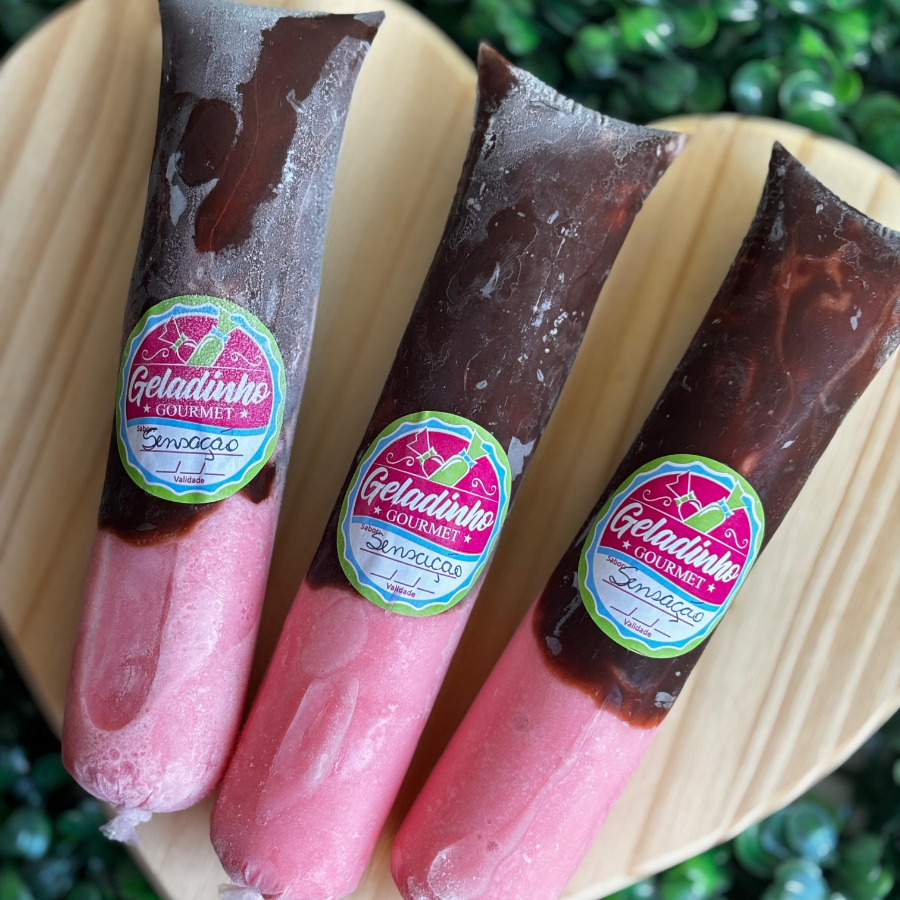 Creme de Morango coberto ao redor por uma Casquinha de Chocolate ao leite!