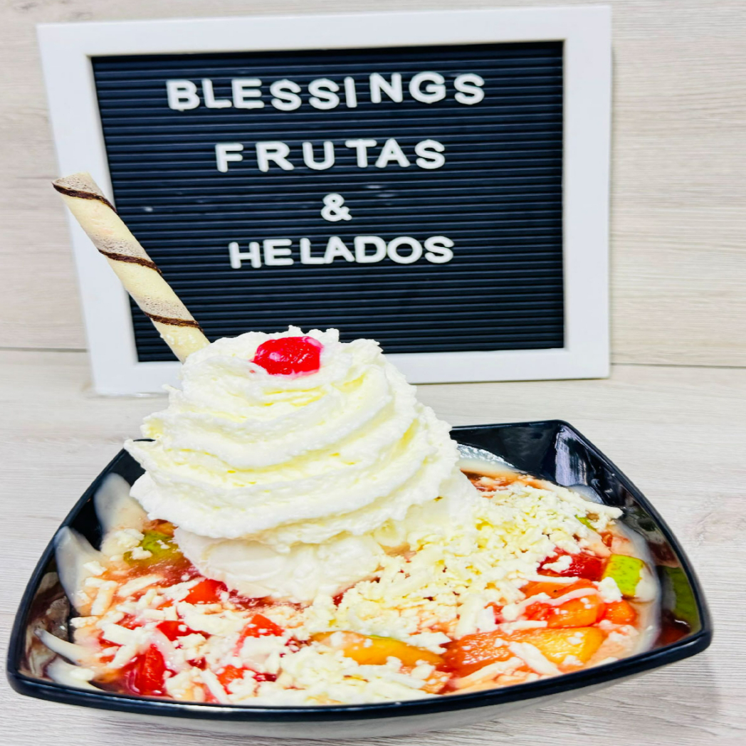 Salpicón con Helado, Queso y Chantilly