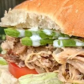Torta de Pierna + Papas a la Francesa + Refresco