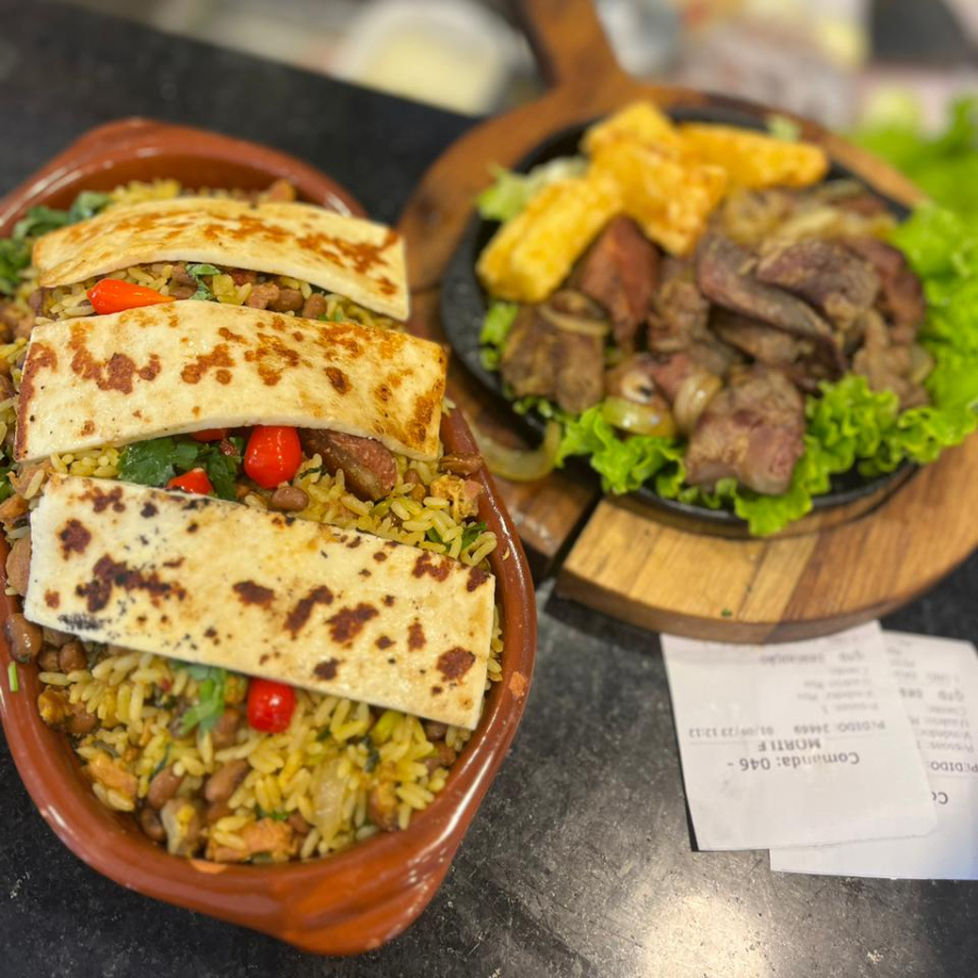 Uma combinação rica e cheia de tradição! Nossos pratos com baião de dois trazem o equilíbrio perfeito entre cremosidade e sabor, preparados com ingredientes frescos e temperados na medida certa. Acompanhados de proteínas selecionadas, são a escolha ideal para quem busca uma refeição completa e marcante.