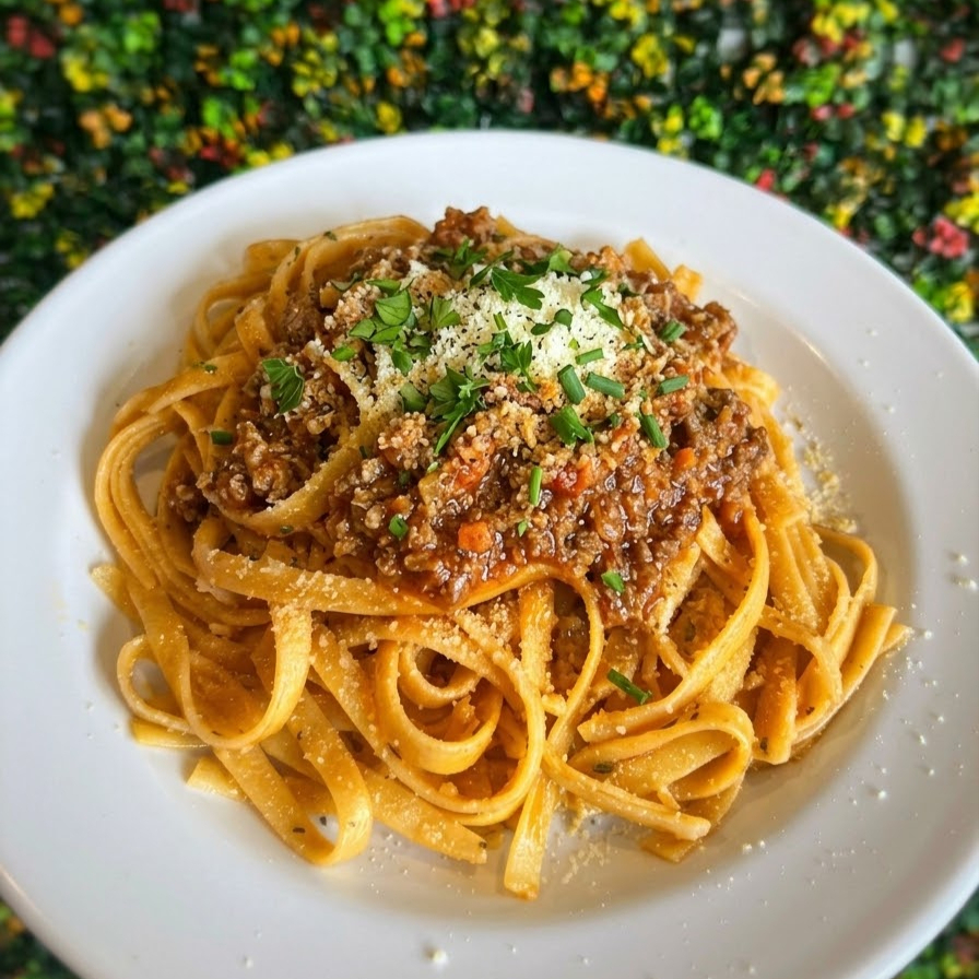Fetuccini a la Bolognesa