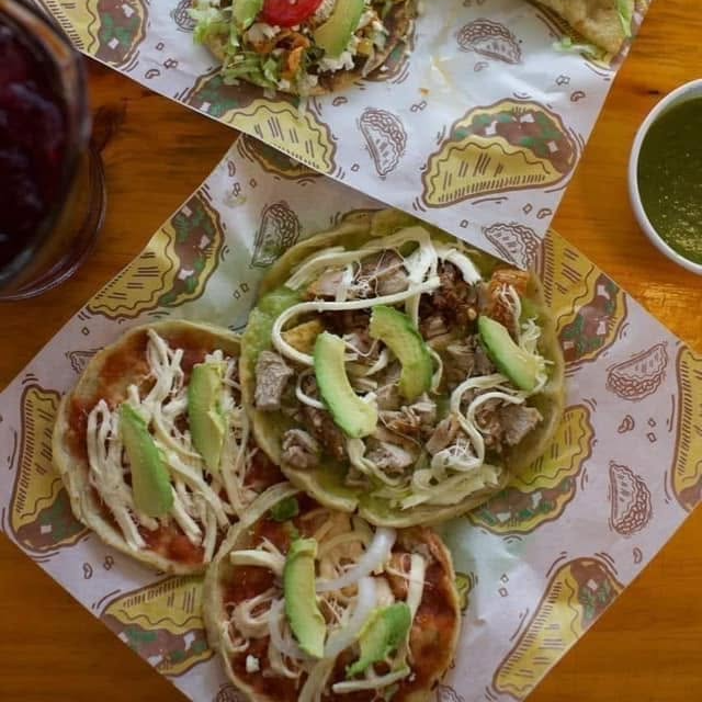 Picadas Preparadas con Carnitas