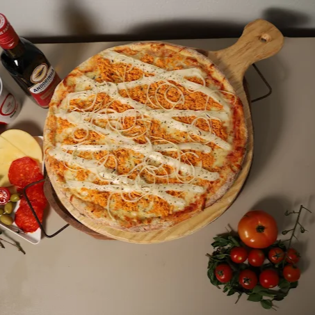 Deliciosa combinação de molho de tomate, queijo muçarela, peito de frango , milho e Catupiry, perfeita para quem ama sabores marcantes.
