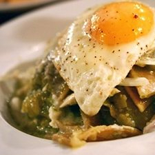 Chilaquiles con Huevo 2 pzas