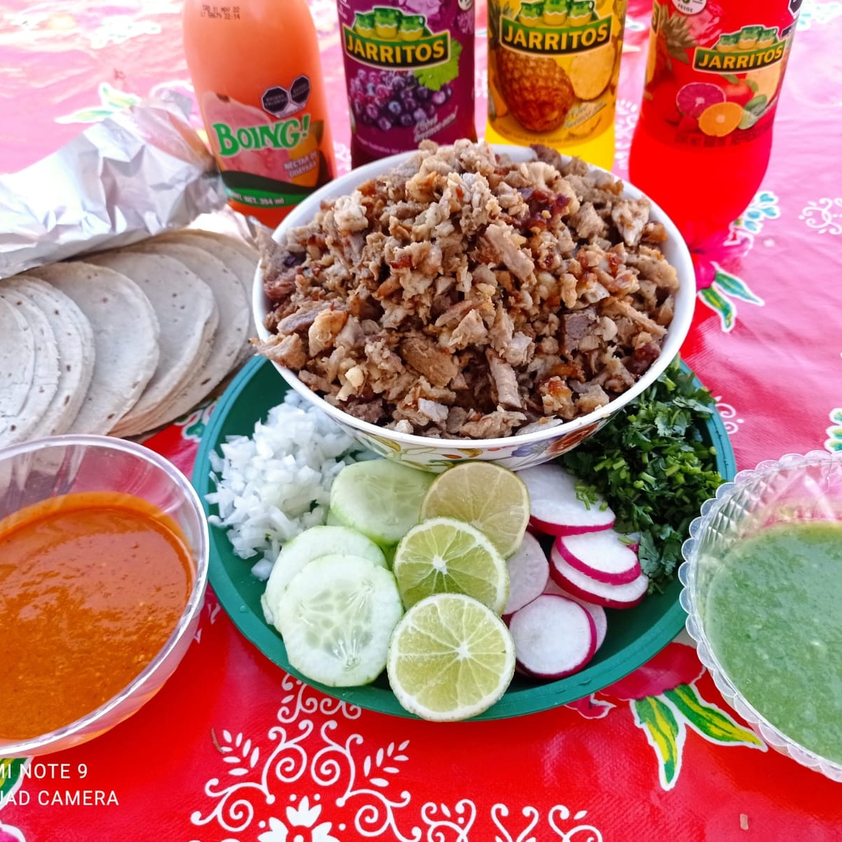 500gr de Carnitas con Un Refresco de 2lt y Complem