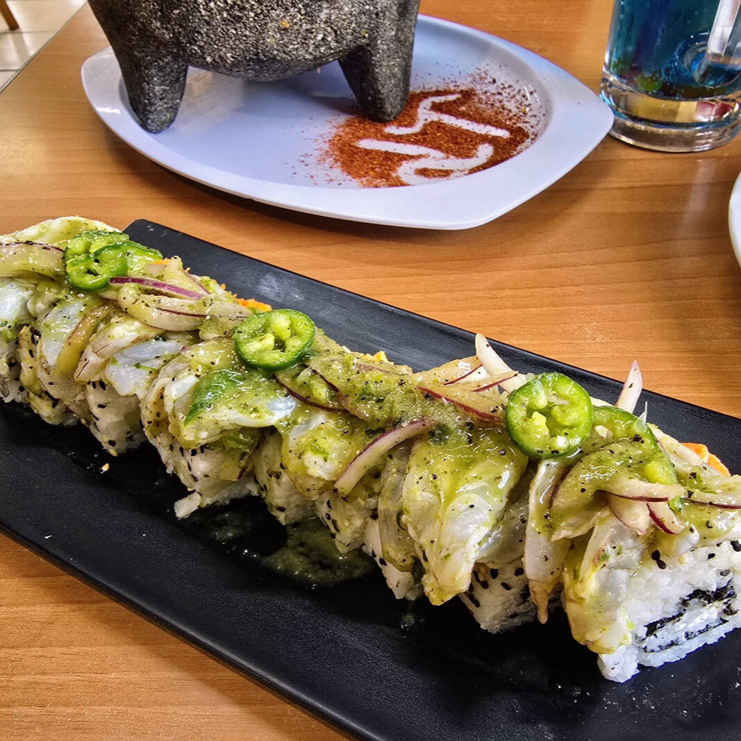 Aguachile Roll Con Topping De Camaron Aguachile