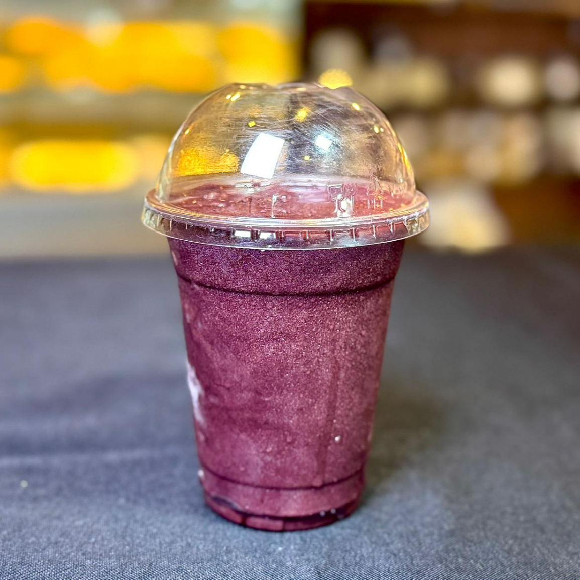 Delicie-se com o nosso Açaí de 354ml, uma opção refrescante e nutritiva. Esta deliciosa iguaria brasileira é conhecida pela sua rica composição nutricional. Para tornar a experiência ainda mais incrível, oferecemos dois adicionais gratuitos do seu gosto. Desfrute desta sobremesa que é uma verdadeira explosão de sabor e saúde, tornando o seu Dia muito mais energético e saboroso. Não perca a oportunidade de se deliciar com esta maravilha, afinal, quem resiste a um bom Açaí?