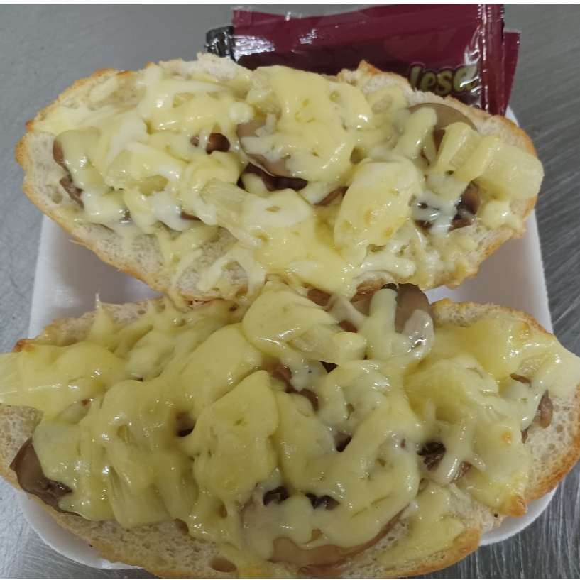 Pan con Ajo, Queso y Champiñones