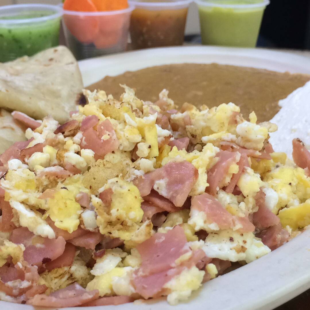 Huevos Revueltos con Jamón
