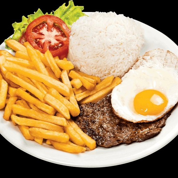 Arroz, feijão, bife bovino, ovo frito, farofa e fritas.